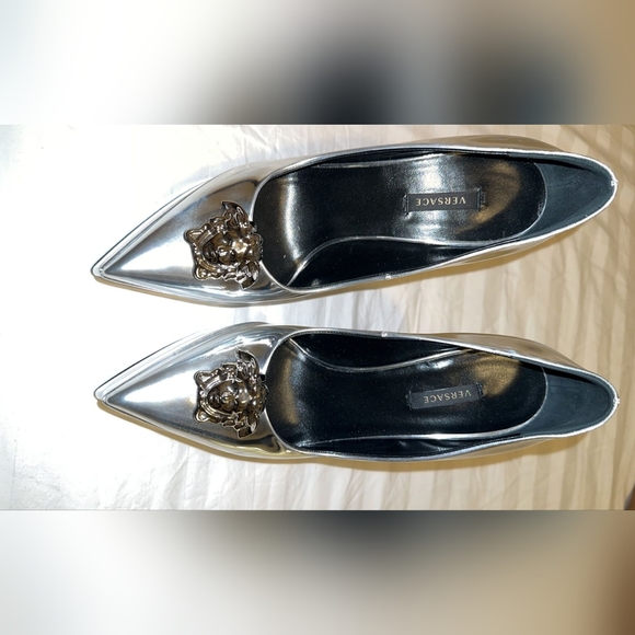 Beautiful Versace heel shoes. Size 40 - Picture 1 of 2